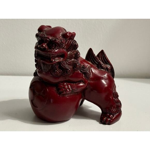 Vintage Chinese Foo Dog Guardian Lion Resin left facing figurine Red Foo - Picture 2 of 6